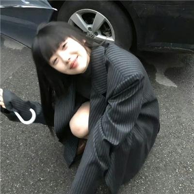 树下有片红房子